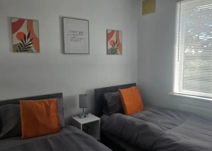 St Albans City Stays - Near Luton Airport - St Albans Abbey & City Train Station - Close To London- Harry Potter World - The Odyssey Cinema - Abbey Cathedral- Contractors I Business I Leisure- Sleeps Upto 6 People