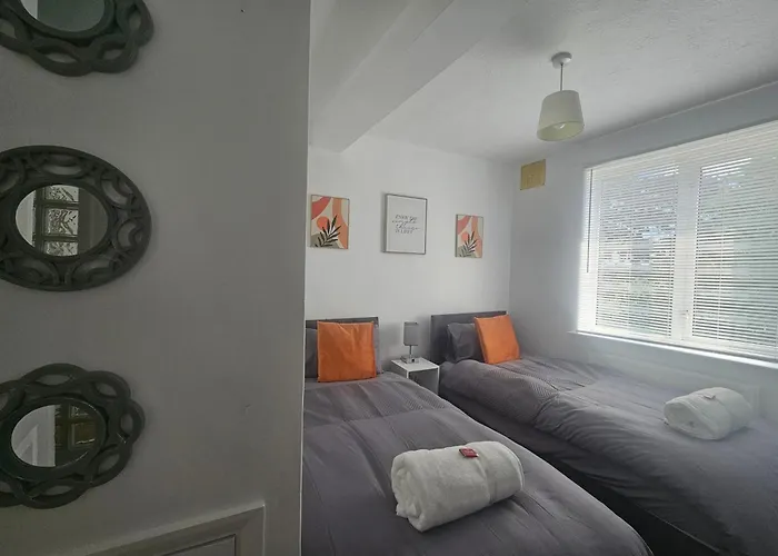 St Albans City Stays - Near Luton Airport - St Albans Abbey & City Train Station - Close To London- Harry Potter World - The Odyssey Cinema - Abbey Cathedral- Contractors I Business I Leisure- Sleeps Upto 6 People