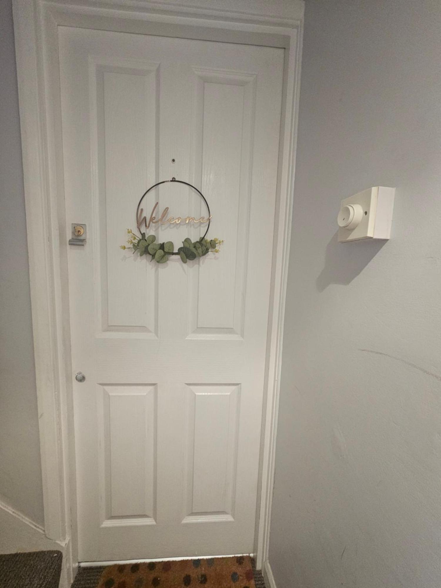 - Near Luton Airport - Abbey & Train Station - Close To London- Harry Potter World - The Odyssey Cinema - Abbey Cathedral- Contractors I Business I Leisure- Sleeps Upto 6 People * St Albans